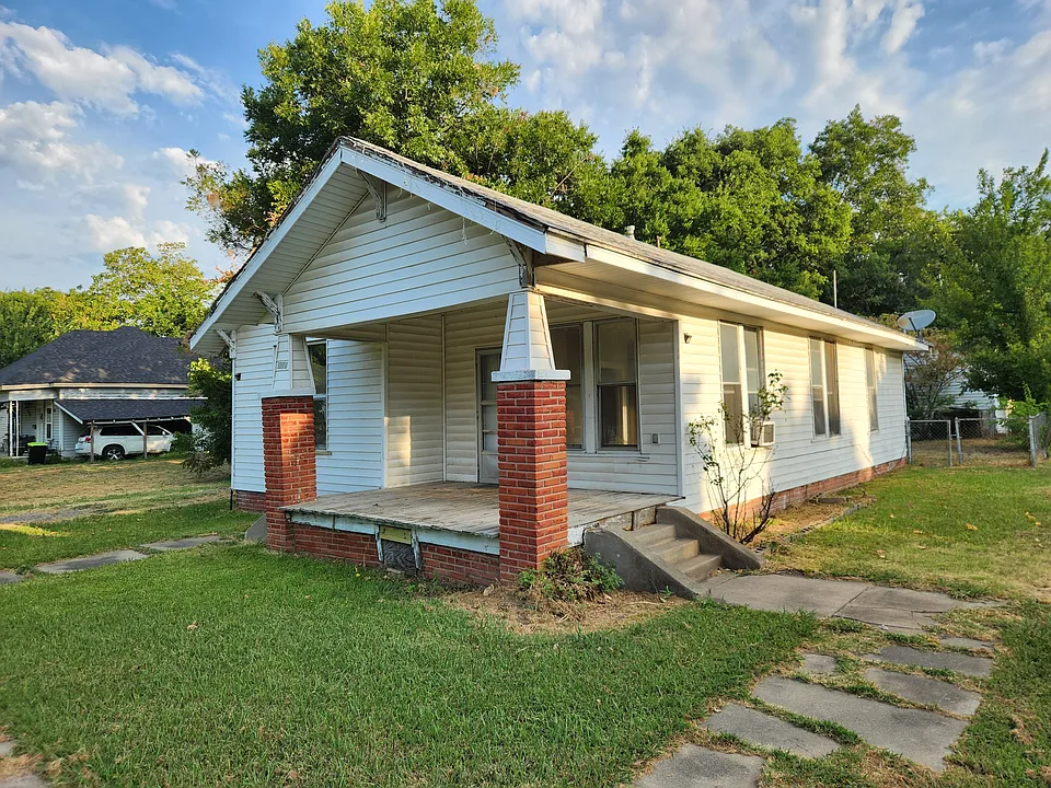 800 W 9th St