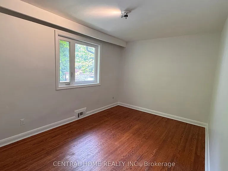100 Burbank Dr — Photo 16