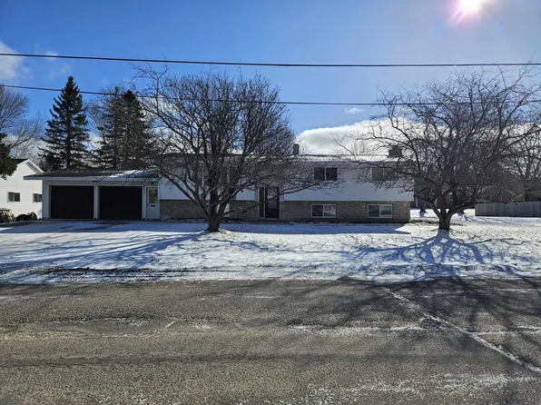 1511 Young St, Sault Sainte Marie, MI 49783