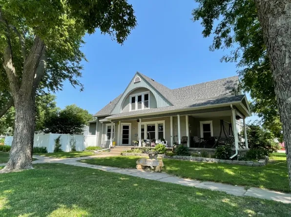 302 W 13th St, Larned, KS 67550