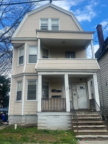 158 Alexander St Photo 1