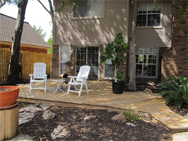 BACK YARD DECK, SIT AND RELAX AS YOU WATCH YOUR FRIENDS AND FAMILY ENJOY THE POOL