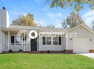 3824 Hunters Run Ln, Matthews, NC 28105