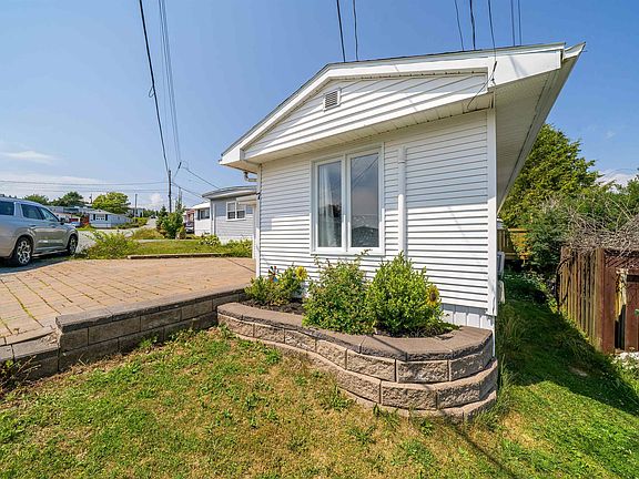 5th image of 7 Hillside Dr