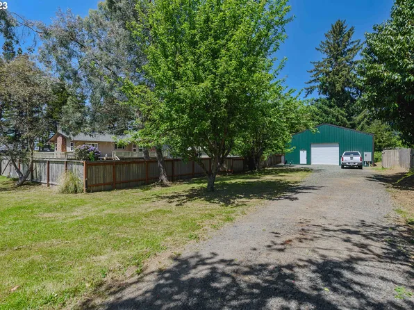 90721 Hollywood Ln, Coos Bay, OR 97420