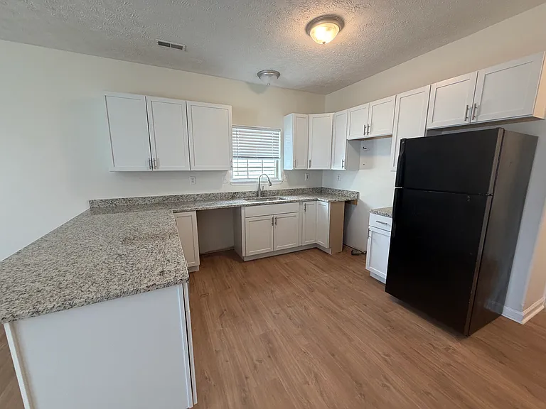 2408 Justin Pl — Photo 3