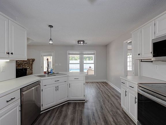 4th image of 700 Lee Road 197