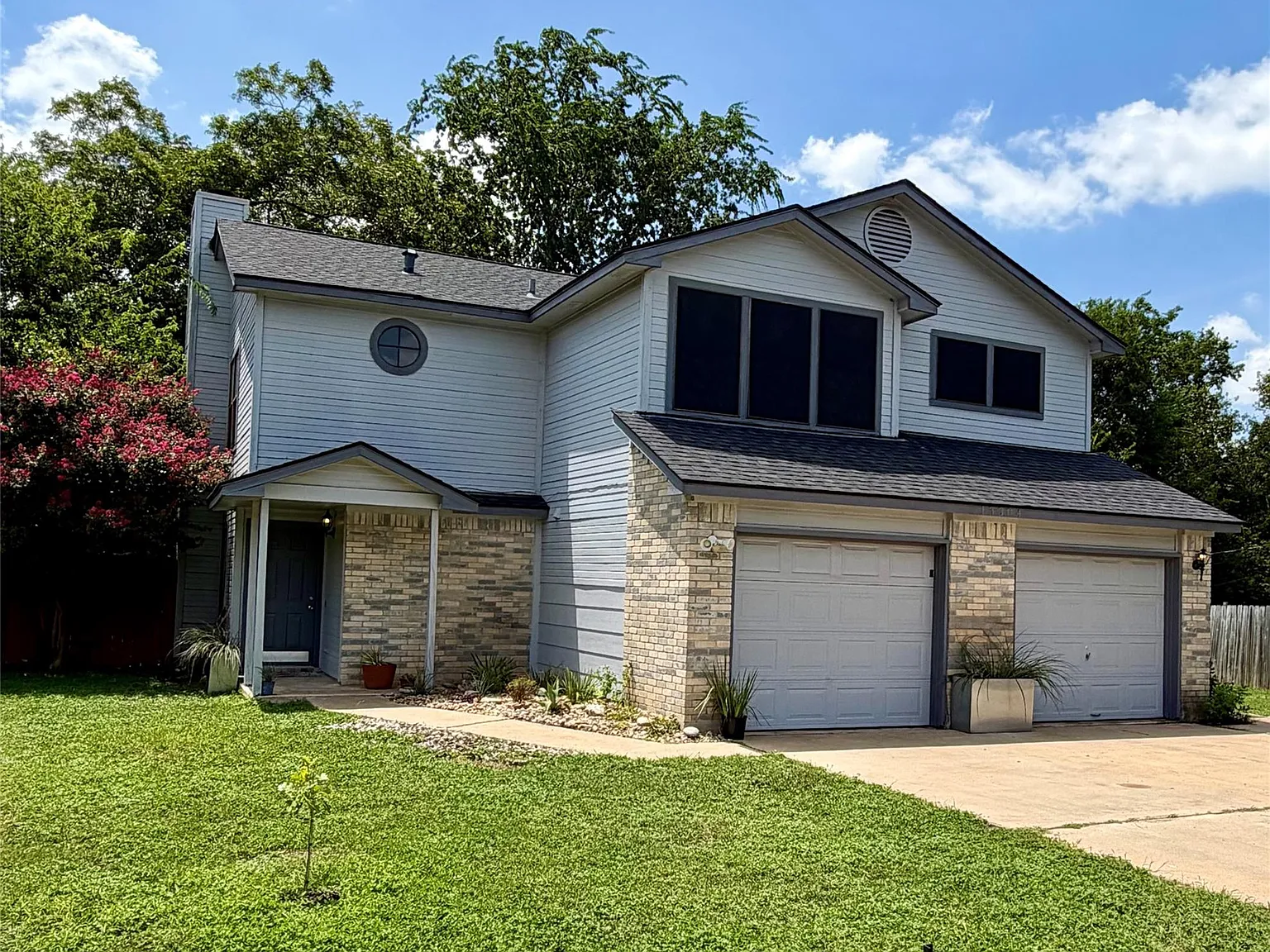 3 bed, 2.5 bath, 1750 sqft, $2,100 — Photo 1