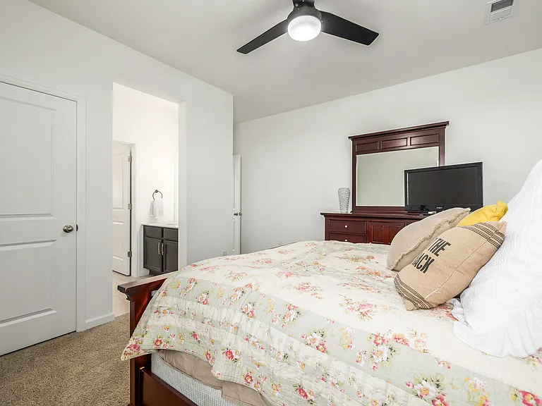 943 W Hopkins Dr — Photo 49