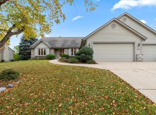 N48W17364 Thornapple Ct, Menomonee Falls, WI 53051