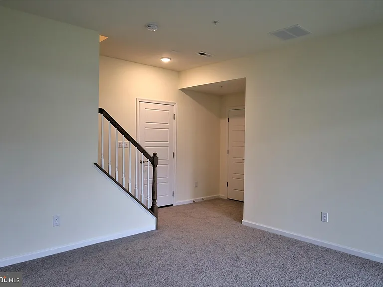 61 Becker Dr — Photo 4