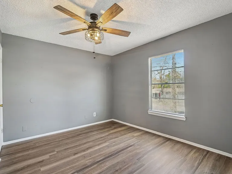 4438 N Hein Rd — Photo 15