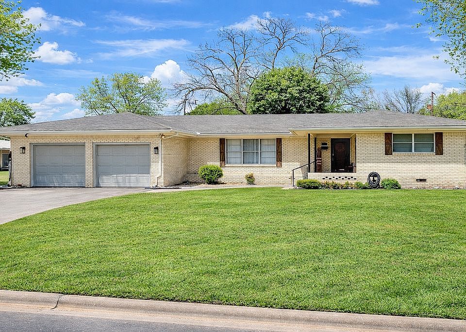 1st image of 701 Sunset Dr