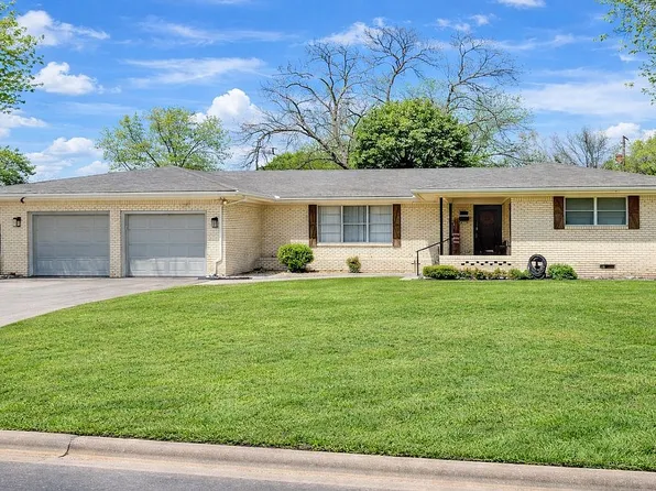 701 Sunset Dr, Burkburnett, TX 76354