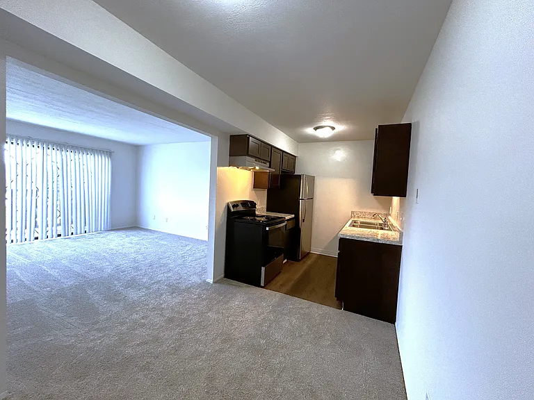 Charter Oaks Apartments — Photo 95