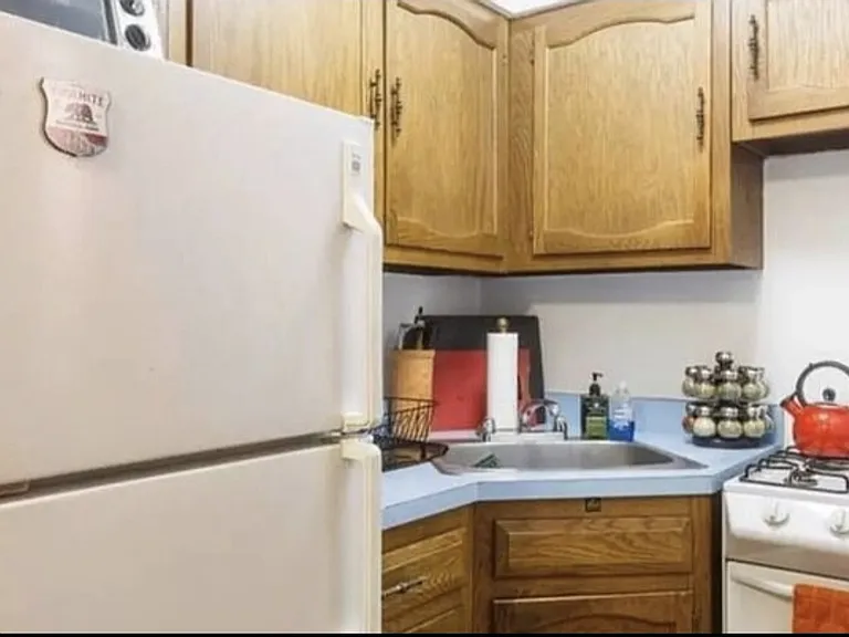 27 W 76th St #3R — Photo 2
