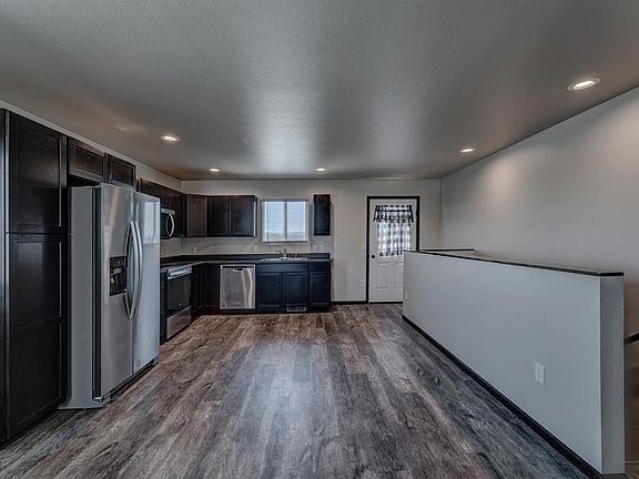 4th image of 721 Diamond Ridge Blvd