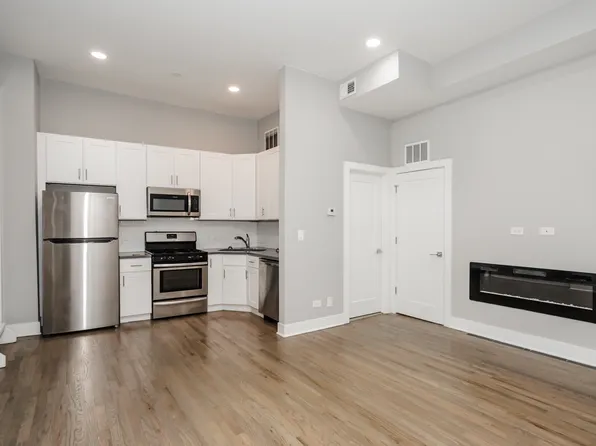 807 N Wabash Ave APT 3E, Chicago, IL 60611