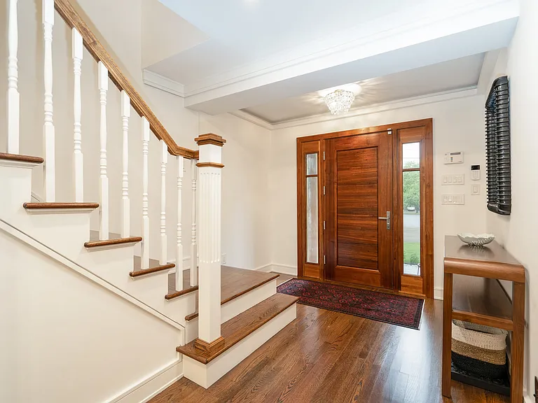 10 Loewen Ct — Photo 4
