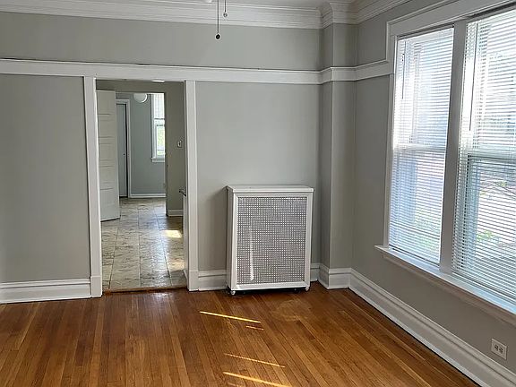 4th image of 4241 N Albany Ave #2