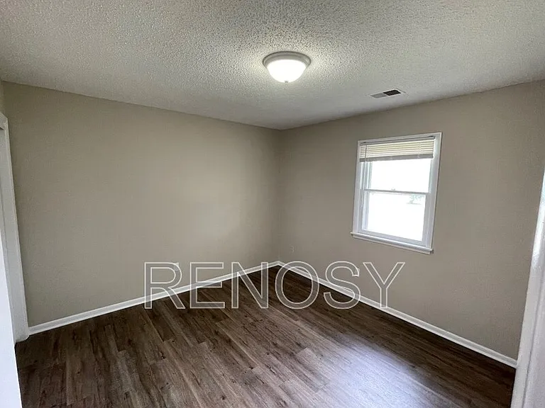 802 SE 10th St — Photo 10