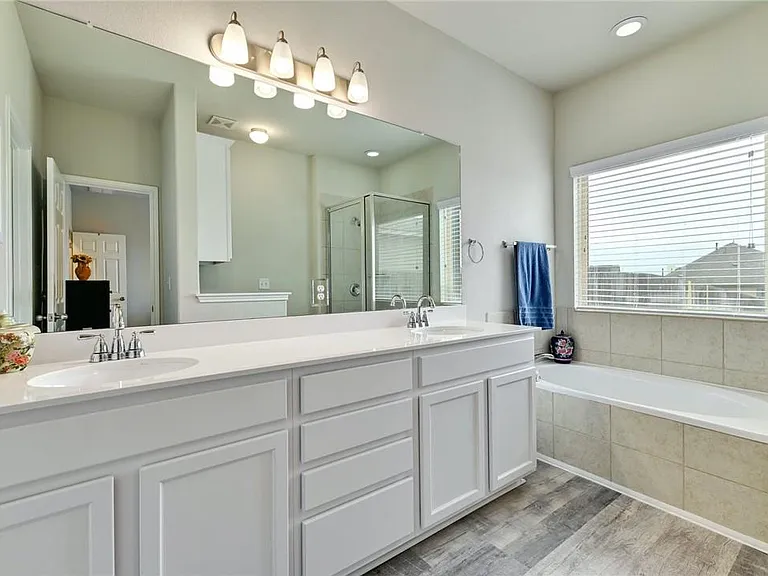 400 Lewisville Ln — Photo 12