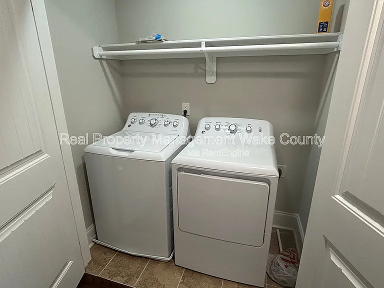5412 Robbins Dr — Photo 24
