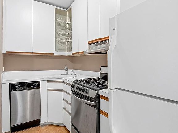 2nd image of 25 W 13th St #2MNN