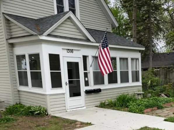 1316 5th St S #2, Stillwater, MN 55082