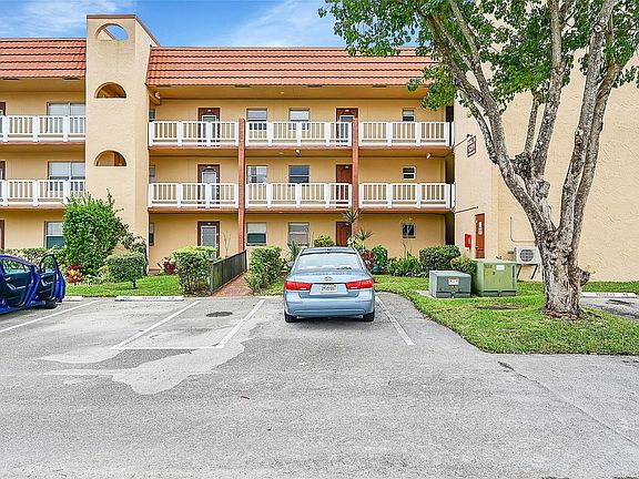 4th image of 9281 Sunrise Lakes Boulevard #106