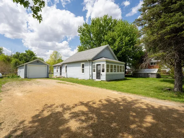106 N School St, Chana, IL 61015