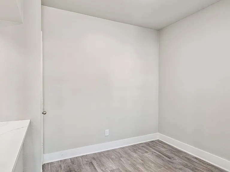 Larkin Apartment Homes — Photo 117
