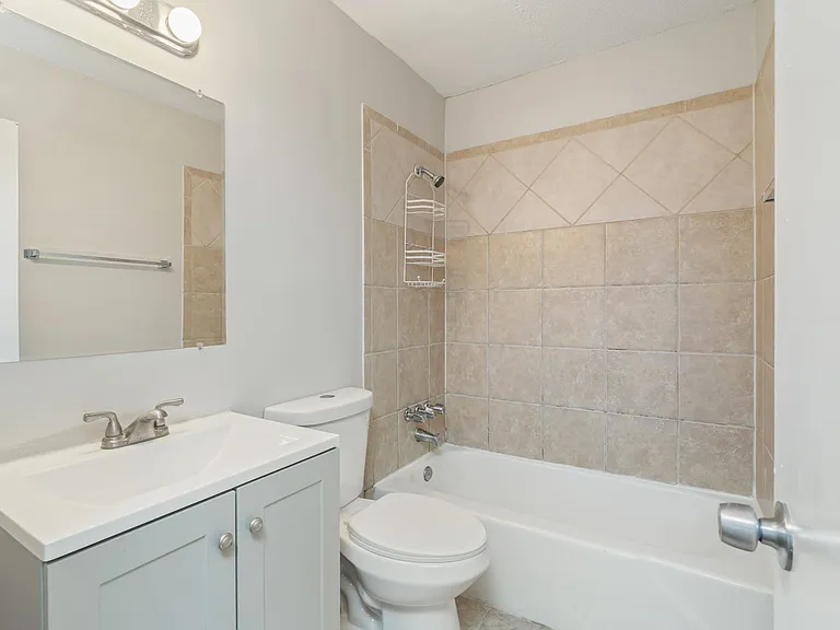 2716 Holbrook Dr #5 — Photo 16