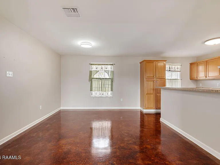 1026 Carmen Dr — Photo 9