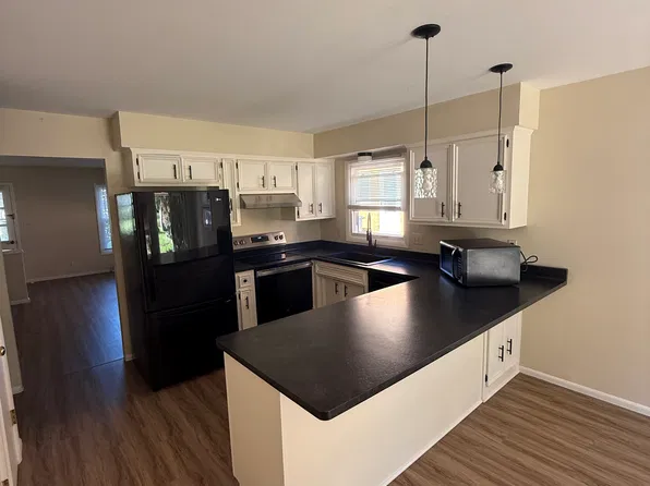 1116 N 117th St, Wauwatosa, WI 53226