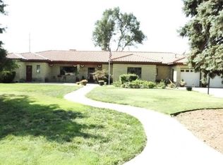 1910 Crestway Dr, Garden City, KS 67846