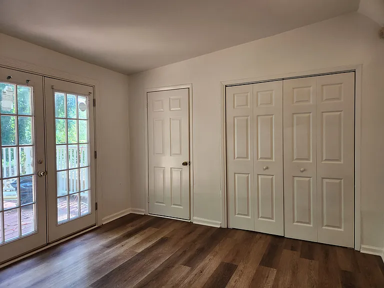 1505 Eastland Rd — Photo 14