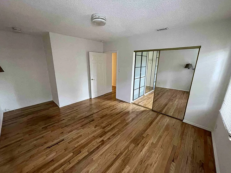 2946 S Beverly Dr — Photo 13