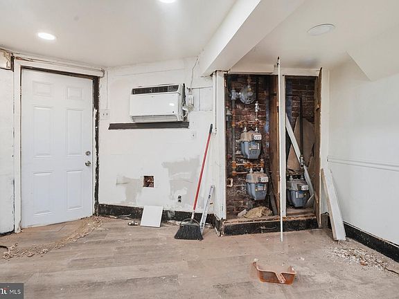 5th image of 1631 W North Ave