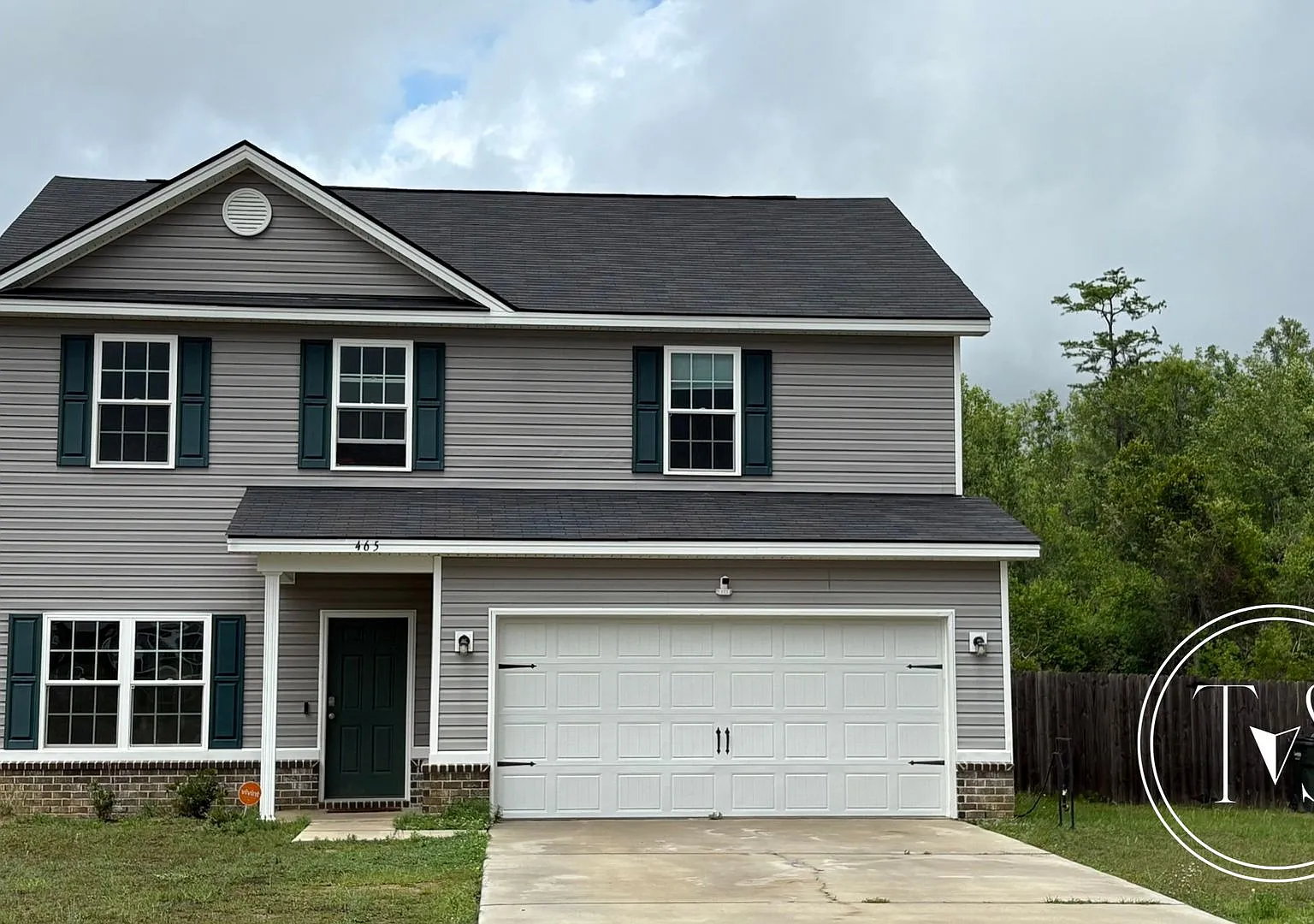 Rate Drop Alert (Was $2450/Month) And Summer Move-In Special: One Full Month Of Rent Free — Photo 2