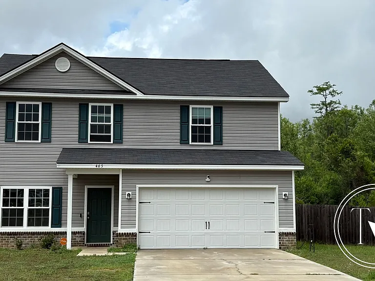 465 Huntington Dr NE — Photo 2