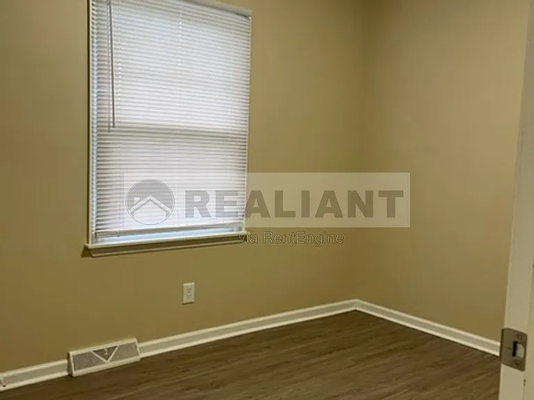 108 Oakwood Dr — Photo 5