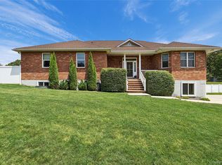 52 Mastro Rd, Calverton, NY 11933