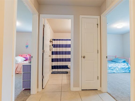 5th image of 22420 SACRAMENTO AVENUE
