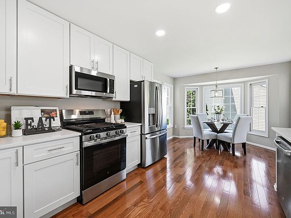 3rd image of 8401 Cardinal Glen Ct