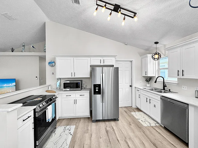 11720 Seashore Ln — Photo 5