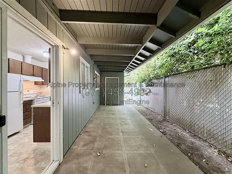925 NW Joy Ave #4 — Photo 16