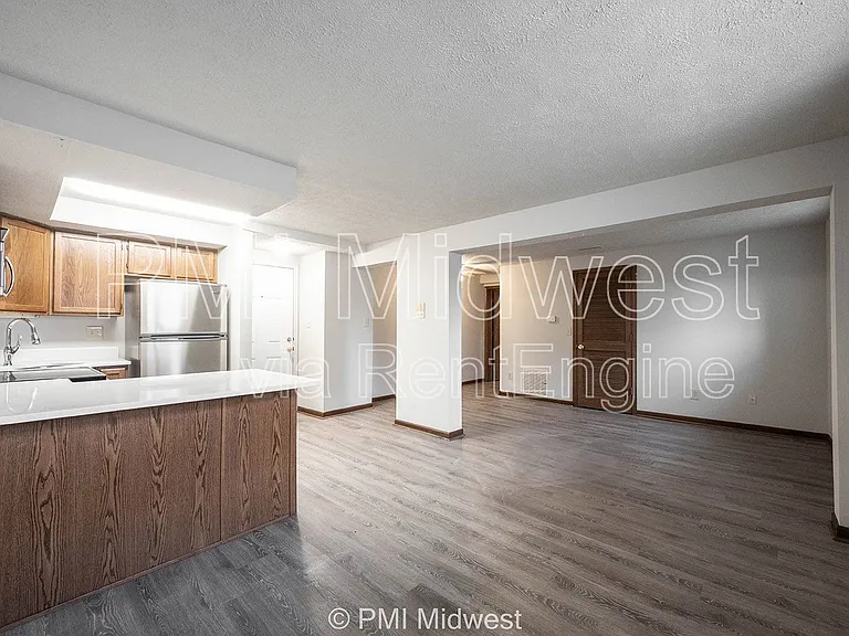 Parkway Apartments — Photo 33
