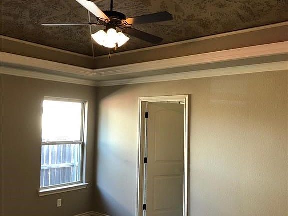 3rd image of 1502 Lakecrest Cir