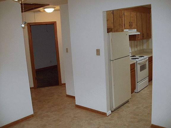 5th image of 1332 E Balview Ave